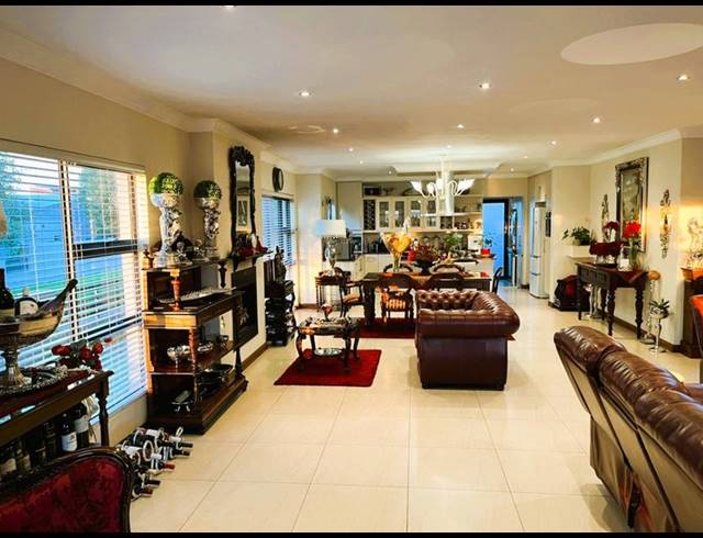 4 BEDROOM HOUSE FOR SALE IN COPPERLEAF ESTATE